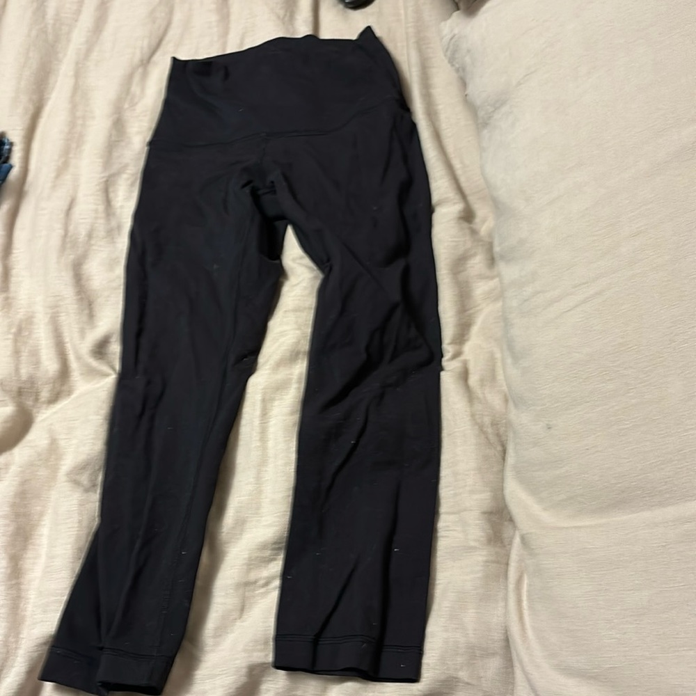 Lululemon higher waistband size 4 good condition $38 drop very soft!!